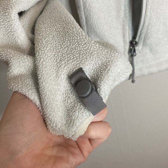 🐚Comfy White North Face fleece zip up! - Picture 6 of 11